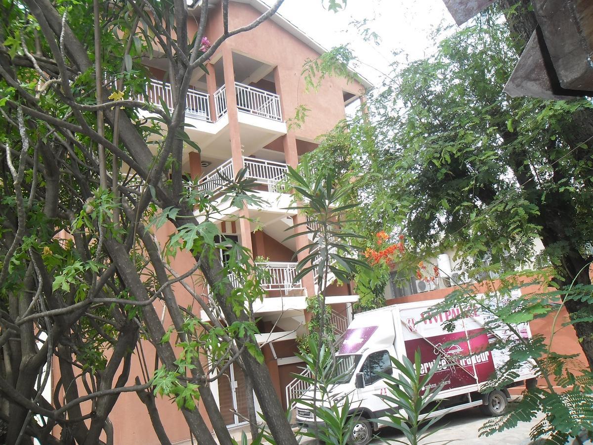 Hotel Vivi Palace Matadi Екстер'єр фото