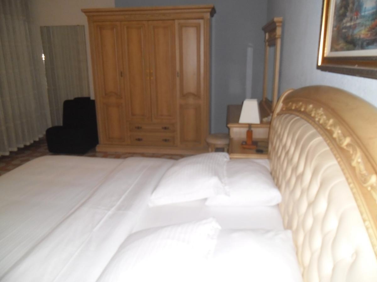 Hotel Vivi Palace Matadi Екстер'єр фото