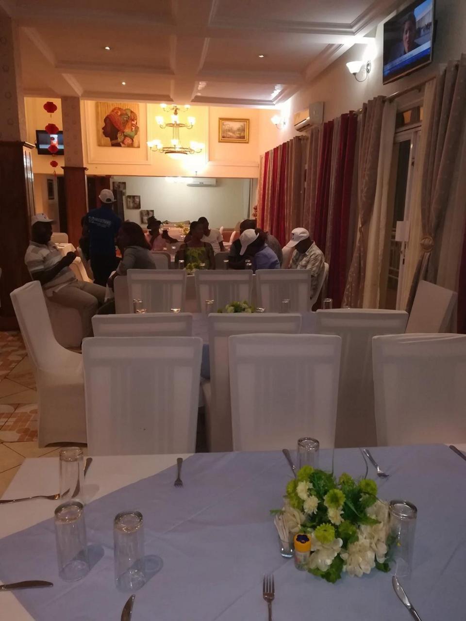 Hotel Vivi Palace Matadi Екстер'єр фото